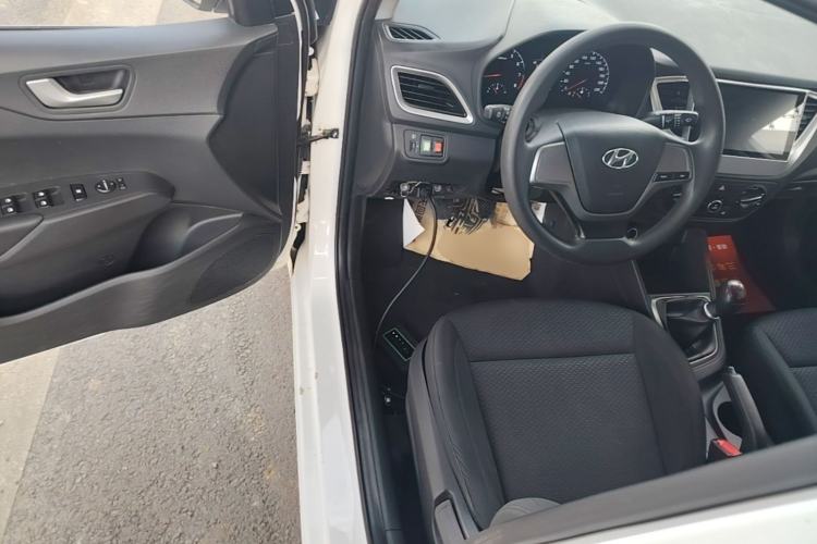 Used Hyundai Verna (new generation) 2016 1.4L Manual Cool Edition GLS Driver Seat