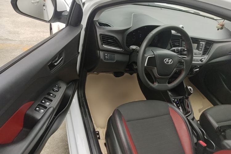 Used Hyundai Verna (new generation) 2016 1.4L Automatic Sport Edition Driver Seat