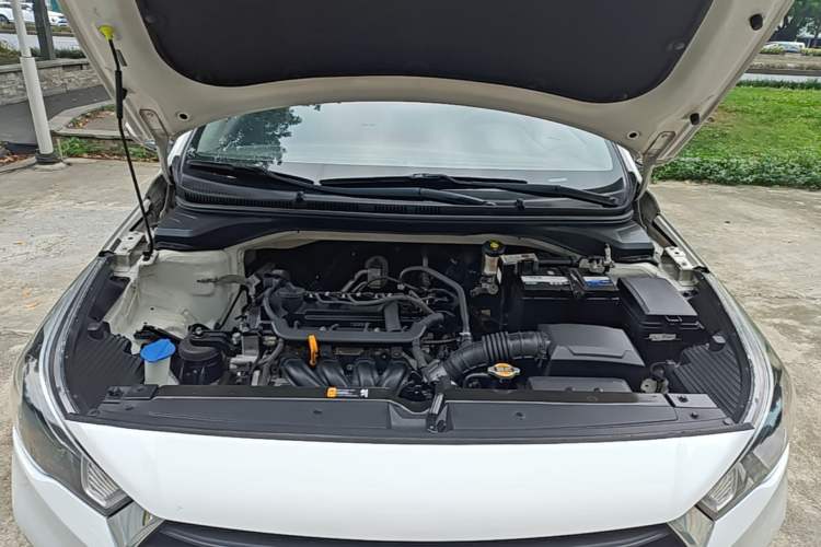 Used Hyundai Verna (new generation) 2016 1.4L Automatic Cool Edition GLS Engine Bay