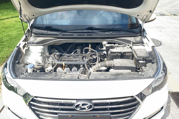 Used Hyundai Verna (new generation) 2016 1.4L Automatic Cool Edition GLS Engine Bay