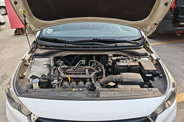 Used Hyundai Verna (new generation) 2016 1.4L Automatic Cool Edition GLS Engine Bay