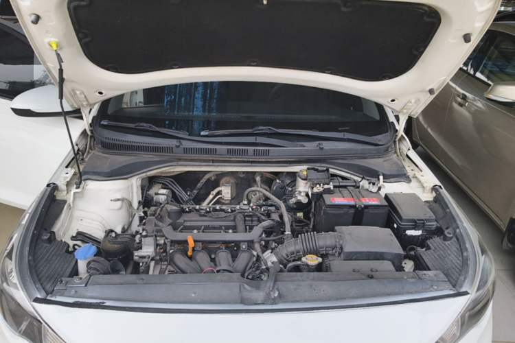 Used Hyundai Verna (new generation) 2016 1.4L Automatic Cool Edition GLS Engine Bay