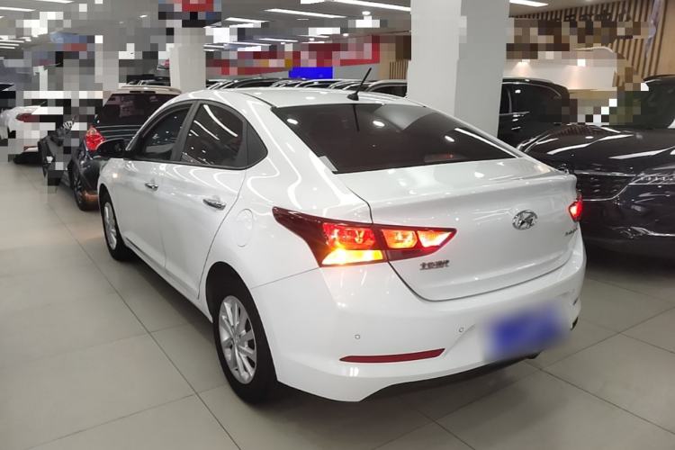 Used Hyundai Verna (new generation) 2016 1.4L Manual Cool Edition GLS Exterior 2