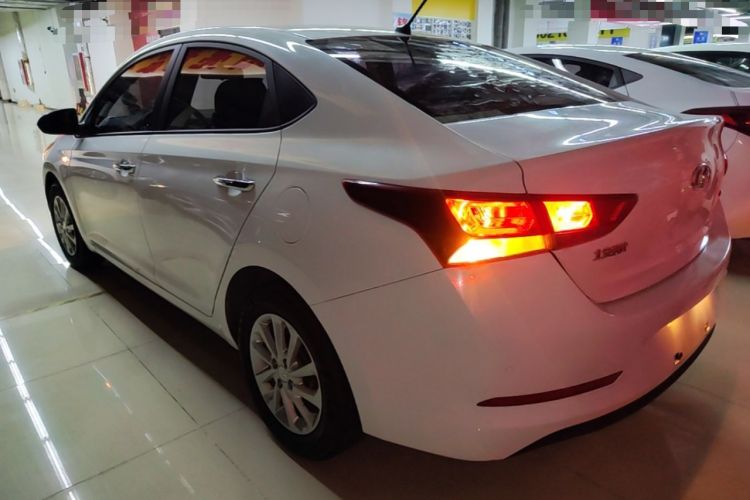 Used Hyundai Verna (new generation) 2016 1.4L Manual Cool Edition GLS Exterior 2