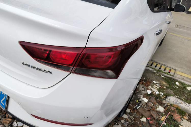 Used Hyundai Verna (new generation) 2016 1.4L Automatic Sport Edition Exterior 3
