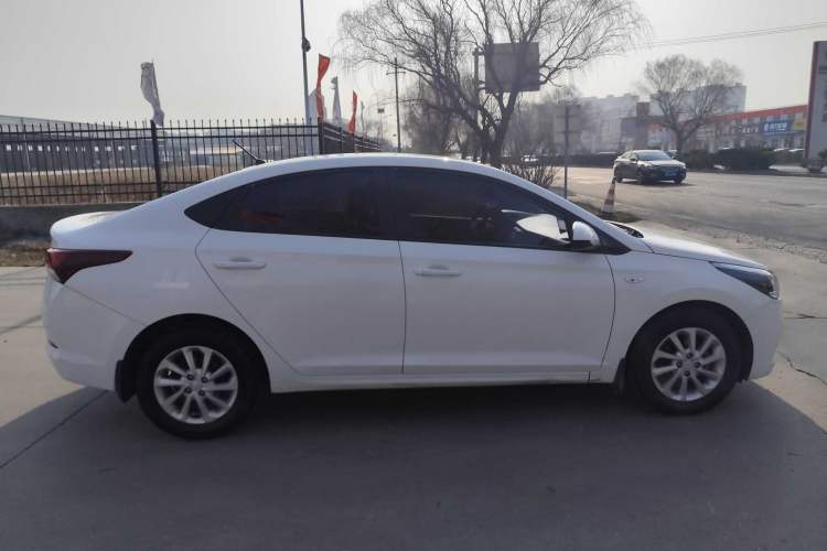 Used Hyundai Verna (new generation) 2016 1.4L Automatic Cool Edition GLS Exterior 4