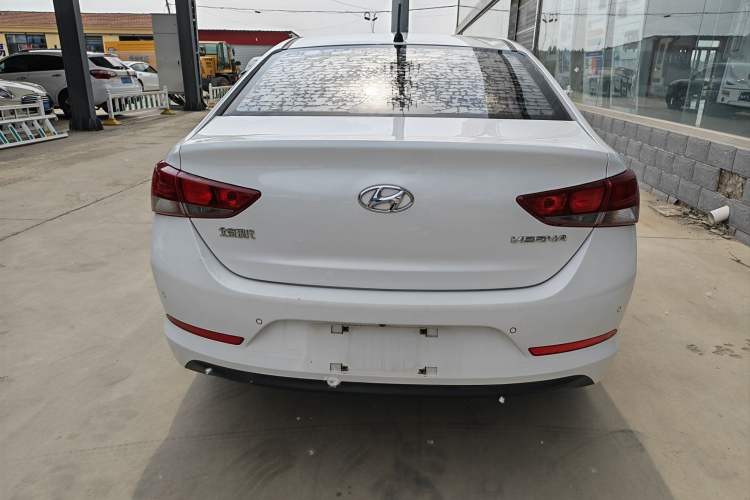 Used Hyundai Verna (new generation) 2016 1.4L Automatic Cool Edition GLS Exterior 4