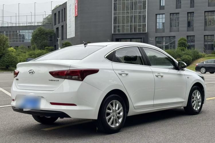 Used Hyundai Verna (new generation) 2016 1.4L Automatic Cool Edition GLS Exterior 4