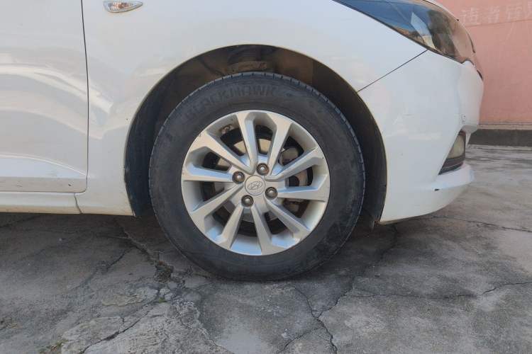 Used Hyundai Verna (new generation) 2016 1.4L Automatic Cool Edition GLS Exterior 6