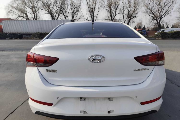 Used Hyundai Verna (new generation) 2016 1.4L Automatic Cool Edition GLS Exterior 6
