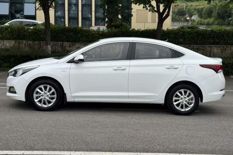 Used Hyundai Verna (new generation) 2016 1.4L Automatic Cool Edition GLS Exterior 6