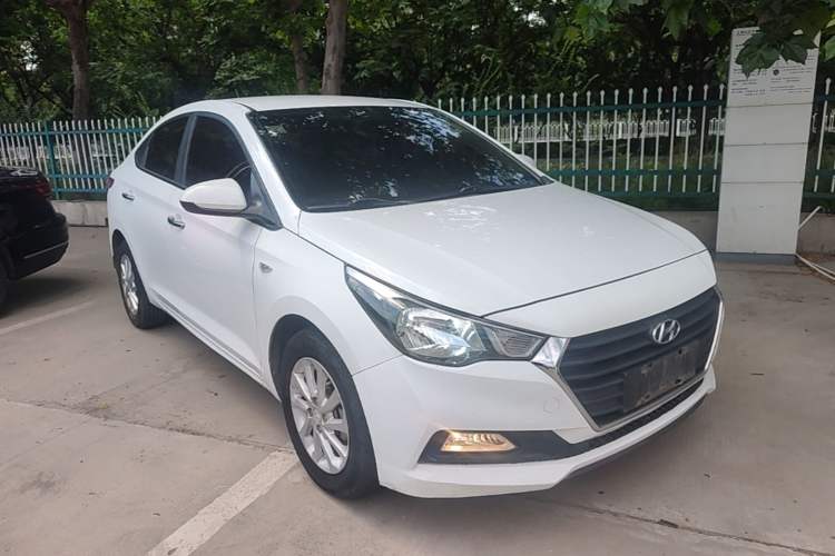 Used Hyundai Verna (new generation) 2016 1.4L Manual Cool Edition GLS Front Right 45 Deg