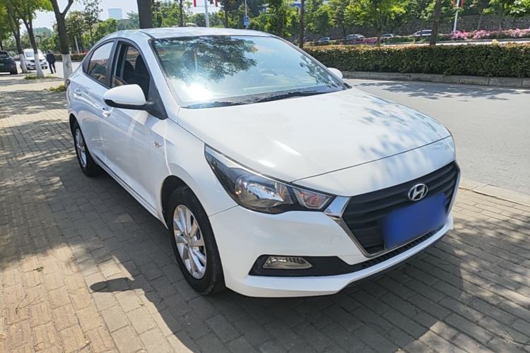 Used Hyundai Verna (new generation) 2016 1.4L Manual Cool Edition GLS Front Right 45 Deg