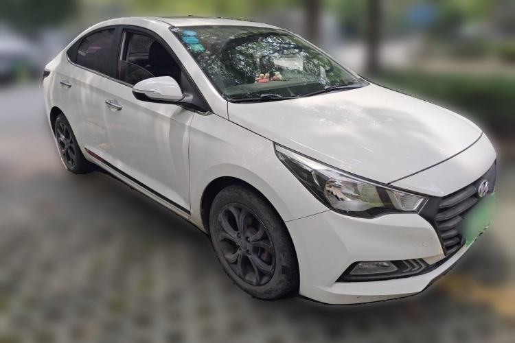 Used Hyundai Verna (new generation) 2016 1.6L Automatic Elite Edition TOP Front Right 45 Deg