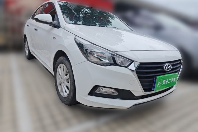 Used Hyundai Verna (new generation) 2016 1.4L Automatic Cool Edition GLS Front Right 45 Deg