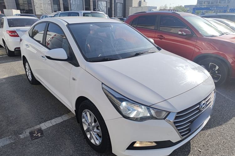 Used Hyundai Verna (new generation) 2016 1.4L Manual Cool Edition GLS Front Right 45 Deg