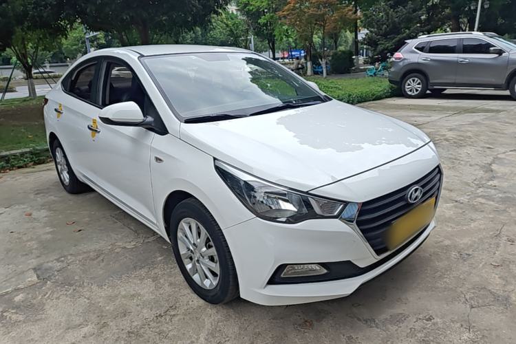Used Hyundai Verna (new generation) 2016 1.4L Automatic Cool Edition GLS Front Right 45 Deg