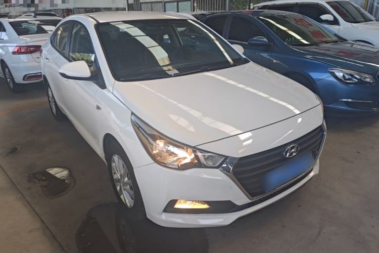 Used Hyundai Verna (new generation) 2016 1.4L Automatic Cool Edition GLS Front Right 45 Deg