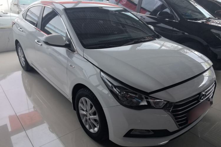 Used Hyundai Verna (new generation) 2016 1.4L Automatic Cool Edition GLS Front Right 45 Deg
