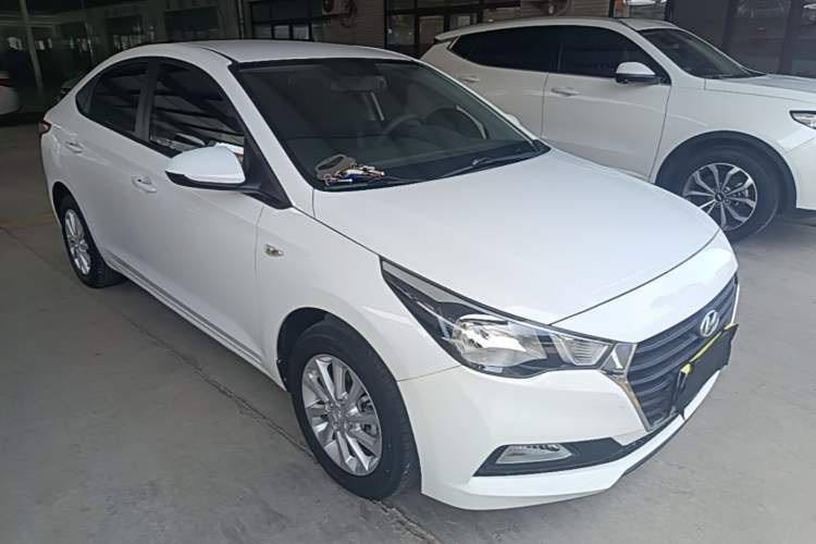 Used Hyundai Verna (new generation) 2016 1.4L Automatic Cool Edition GLS Front Right 45 Deg