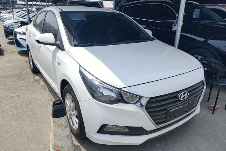 Used Hyundai Verna (new generation) 2016 1.4L Manual Cool Edition GLS Front Right 45 Deg