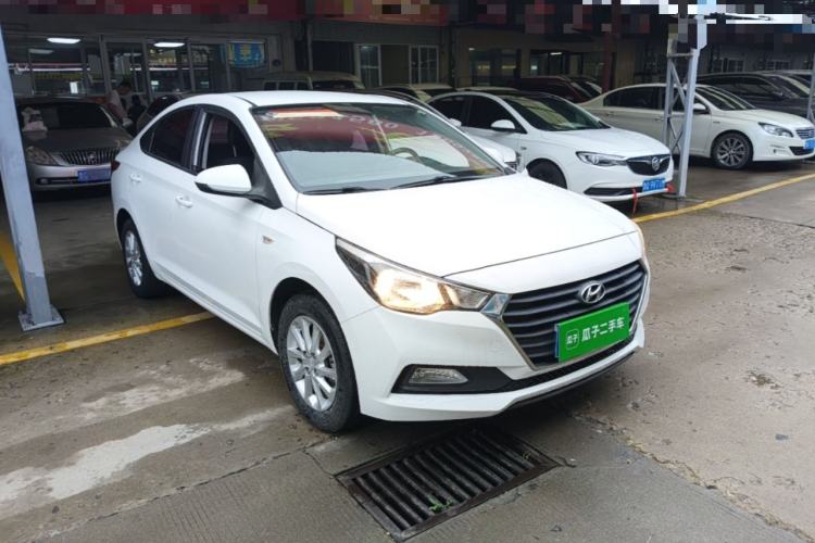 Used Hyundai Verna (new generation) 2016 1.4L Automatic Cool Edition GLS Front Right 45 Deg