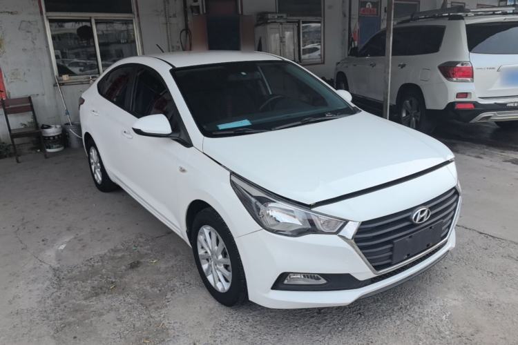 Used Hyundai Verna (new generation) 2016 1.4L Manual Cool Edition GLS Front Right 45 Deg