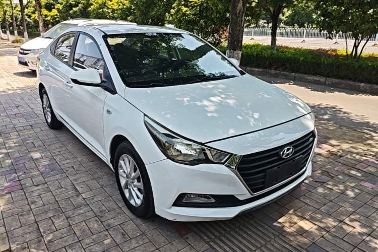 Used Hyundai Verna (new generation) 2016 1.4L Automatic Cool Edition GLS Front Right 45 Deg