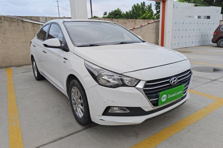 Used Hyundai Verna (new generation) 2016 1.4L Manual Cool Edition GLS Front Right 45 Deg