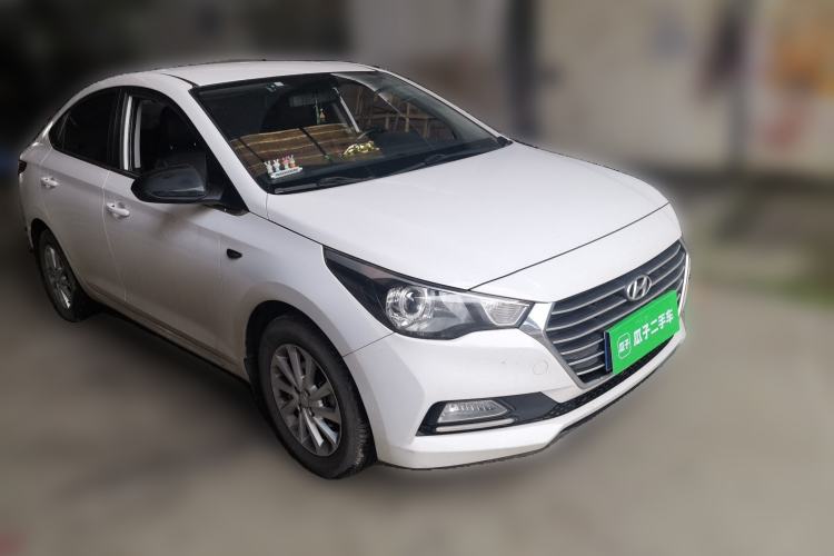 Used Hyundai Verna (new generation) 2016 1.4L Manual Cool Edition GLS Front Right 45 Deg