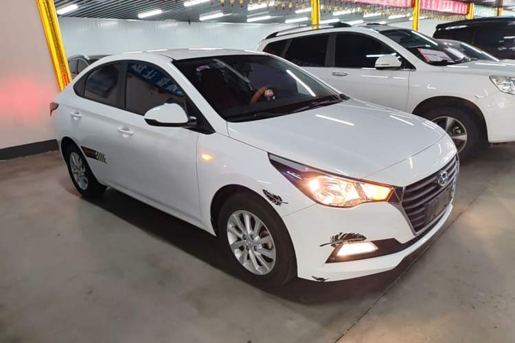 Used Hyundai Verna (new generation) 2016 1.4L Automatic Cool Edition GLS Front Right 45 Deg