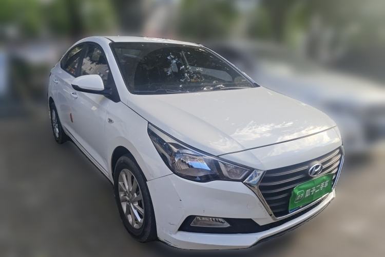 Used Hyundai Verna (new generation) 2016 1.4L Automatic Cool Edition GLS Front Right 45 Deg