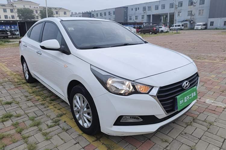 Used Hyundai Verna (new generation) 2016 1.4L Manual Cool Edition GLS Front Right 45 Deg