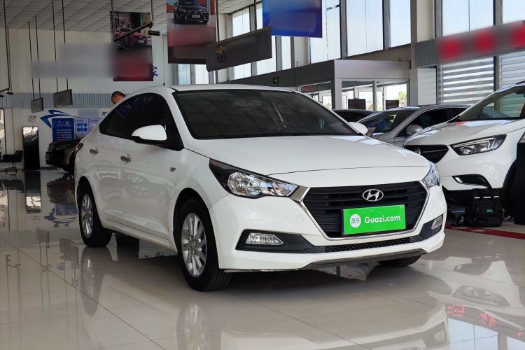 Used Hyundai Verna (new generation) 2016 1.4L Automatic Cool Edition GLS Front Right 45 Deg