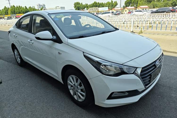 Used Hyundai Verna (new generation) 2016 1.4L Manual Cool Edition GLS Front Right 45 Deg