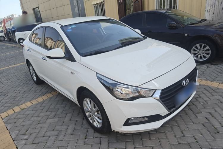 Used Hyundai Verna (new generation) 2016 1.4L Manual Cool Edition GLS Front Right 45 Deg