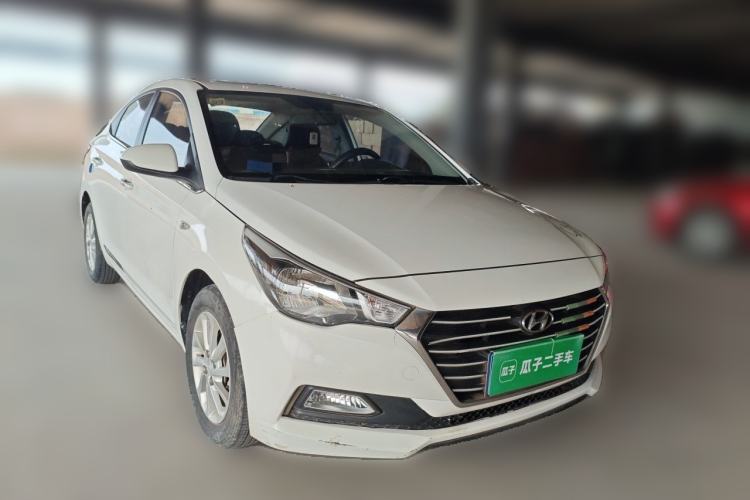 Used Hyundai Verna (new generation) 2016 1.4L Manual Cool Edition GLS Front Right 45 Deg