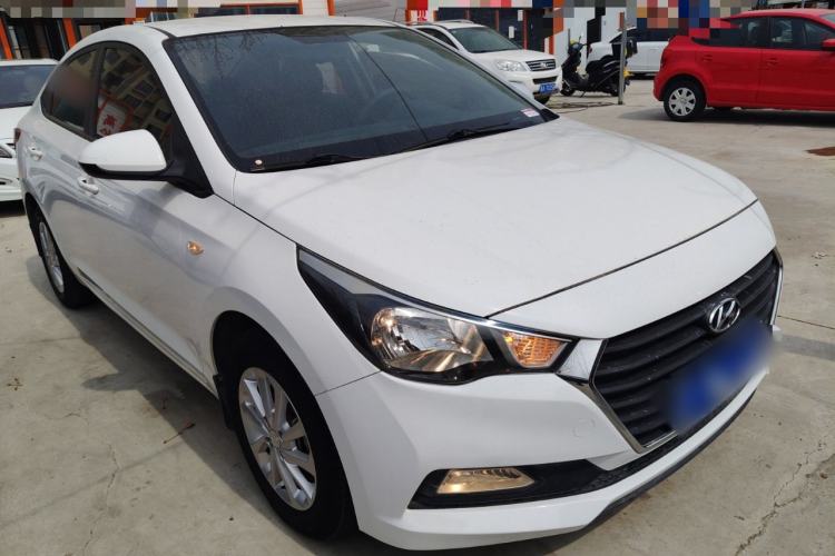 Used Hyundai Verna (new generation) 2016 1.4L Automatic Cool Edition GLS Front Right 45 Deg