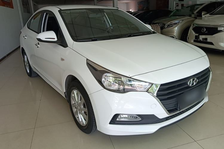 Used Hyundai Verna (new generation) 2016 1.4L Manual Cool Edition GLS Front Right 45 Deg