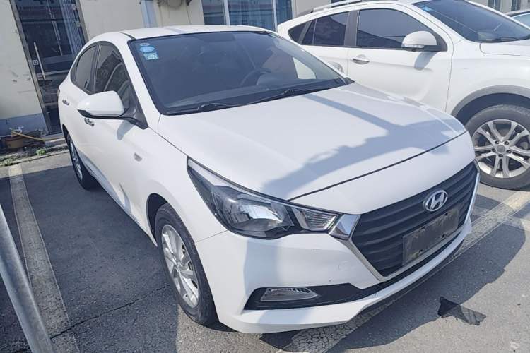 Used Hyundai Verna (new generation) 2016 1.4L Manual Cool Edition GLS Front Right 45 Deg