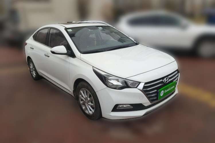 Used Hyundai Verna (new generation) 2016 1.4L Automatic Elite Edition TOP Front Right 45 Deg