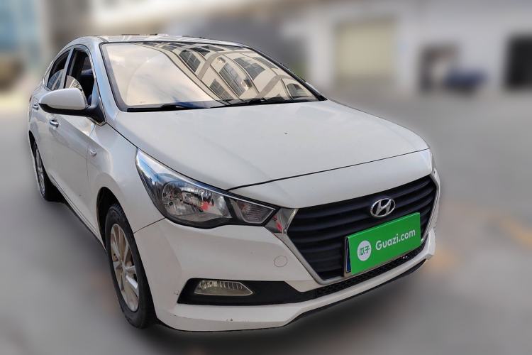 Used Hyundai Verna (new generation) 2016 1.4L Automatic Sport Edition Front Right 45 Deg