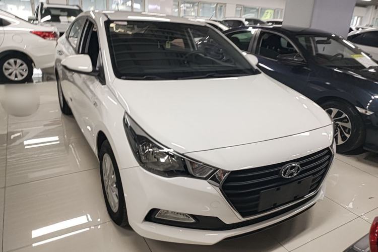Used Hyundai Verna (new generation) 2016 1.4L Automatic Cool Edition GLS Front Right 45 Deg
