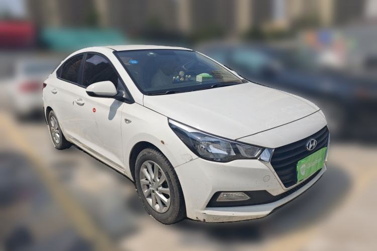 Used Hyundai Verna (new generation) 2016 1.4L Manual Cool Edition GLS Front Right 45 Deg