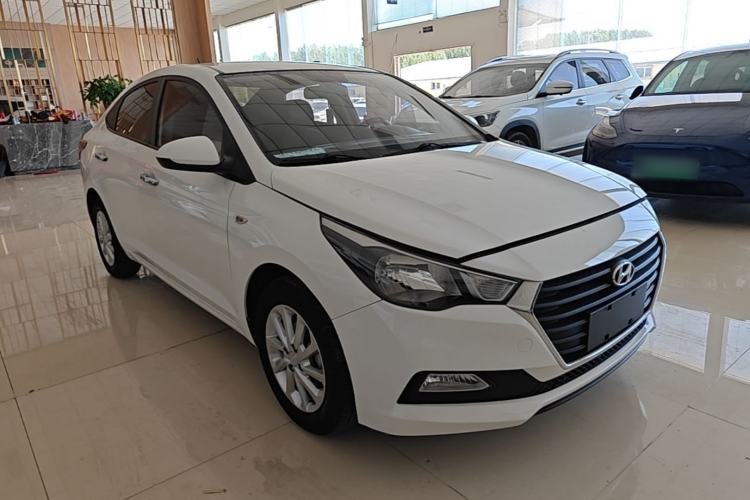 Used Hyundai Verna (new generation) 2016 1.4L Automatic Cool Edition GLS Front Right 45 Deg