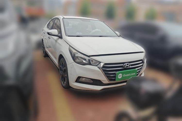 Used Hyundai Verna (new generation) 2016 1.6L Automatic Elite Edition TOP Front Right 45 Deg