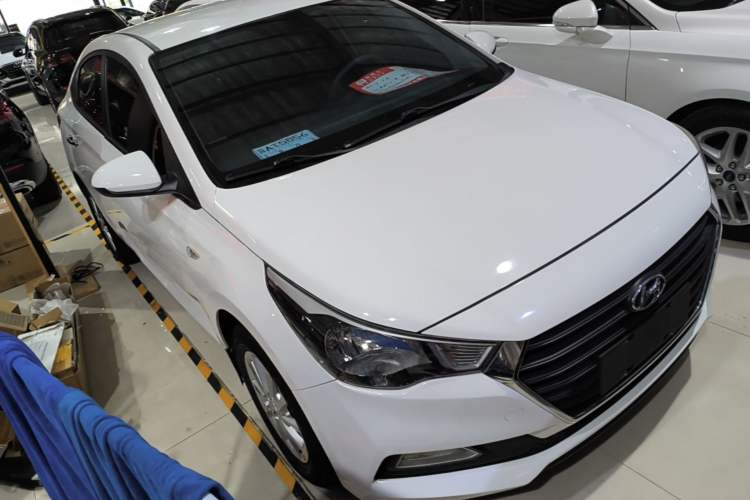 Used Hyundai Verna (new generation) 2016 1.4L Automatic Cool Edition GLS Front Right 45 Deg