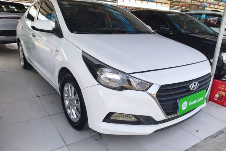 Used Hyundai Verna (new generation) 2016 1.4L Automatic Cool Edition GLS Front Right 45 Deg