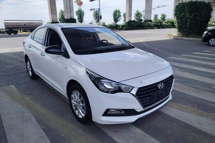 Used Hyundai Verna (new generation) 2016 1.4L Manual Cool Edition GLS Front Right 45 Deg