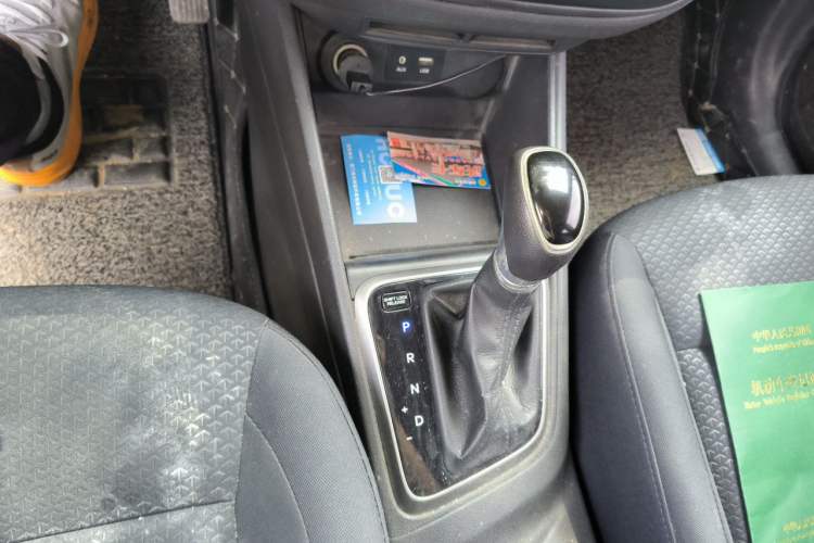 Used Hyundai Verna (new generation) 2016 1.4L Automatic Cool Edition GLS Gear Lever